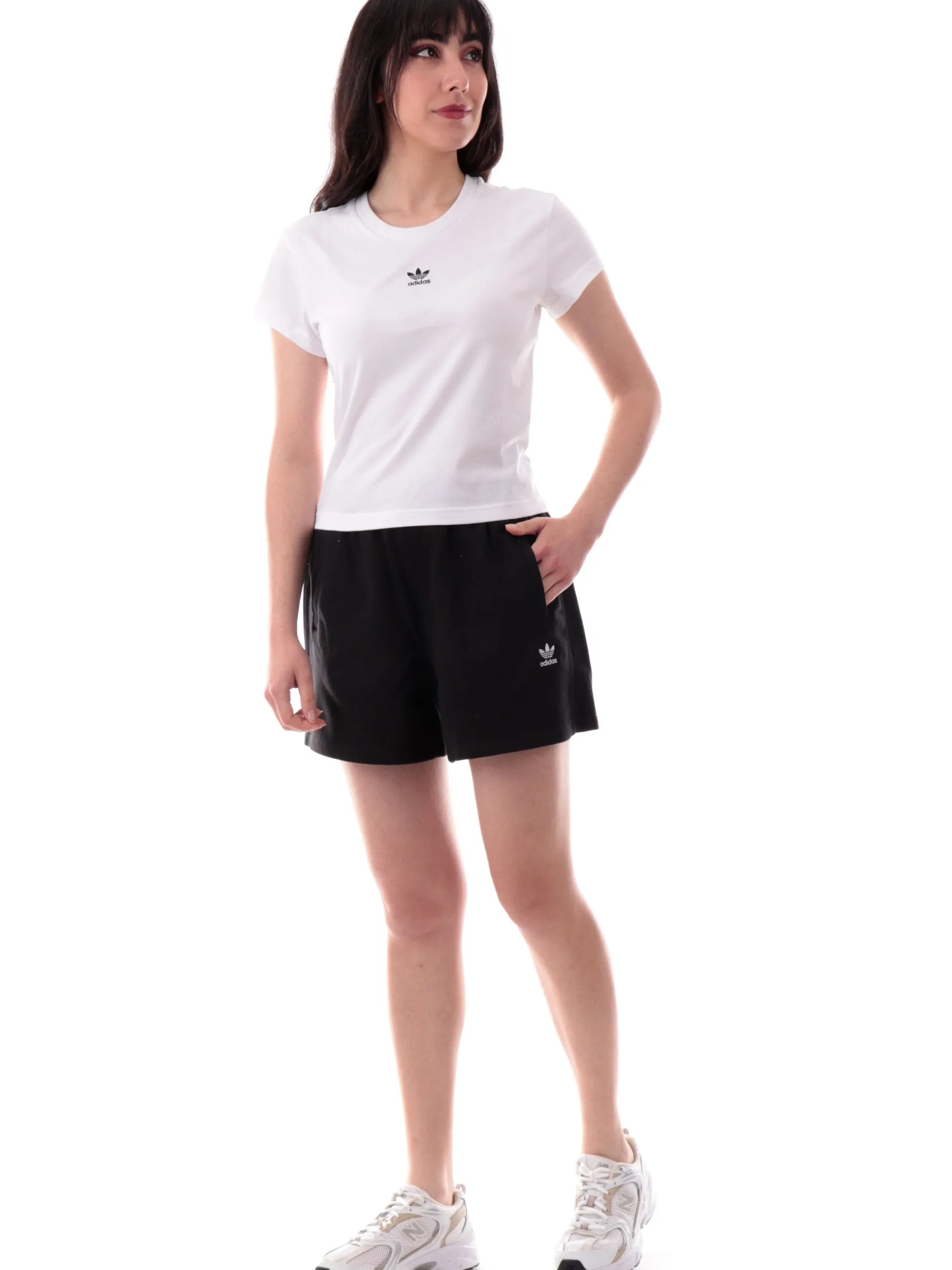 ADIDAS ORIGINALS T-Shirt*Maglia Adidas nera da donna con logo frontale ricamato JC8973