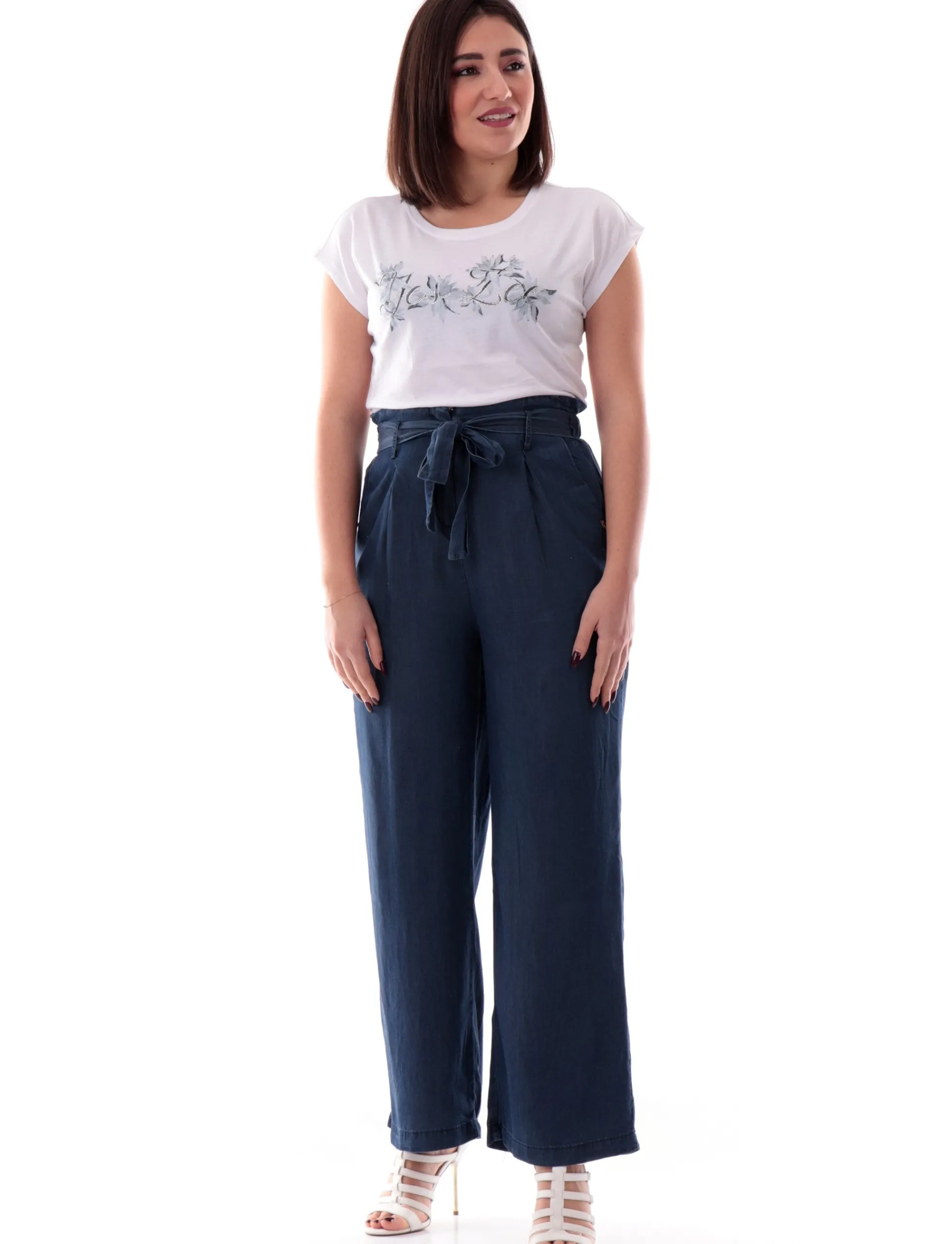 YES ZEE T-Shirt*Maglia bianca vestibilità morbida da donna logo strass T212S100