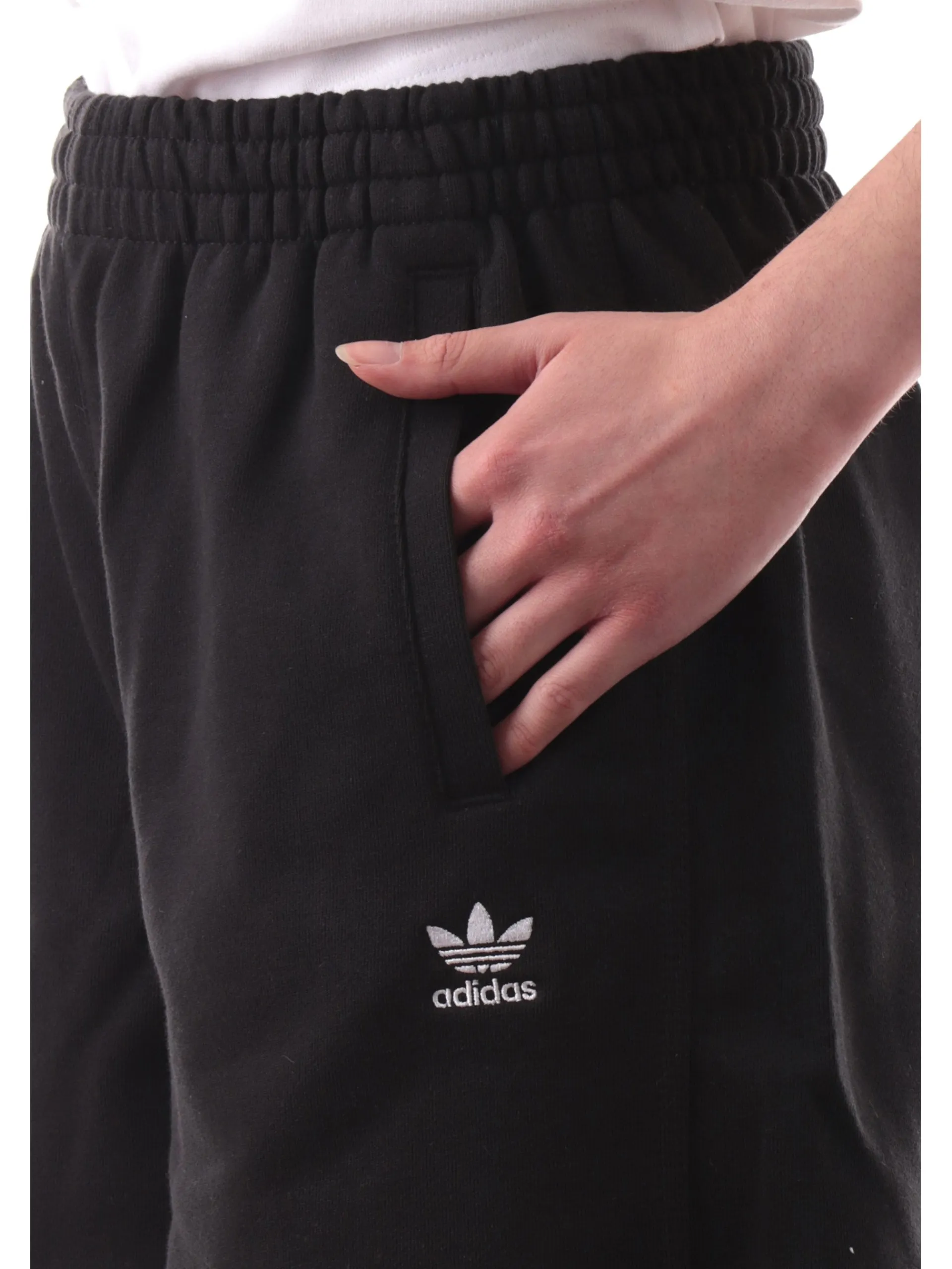 ADIDAS ORIGINALS Shorts*Pantaloncini Adidas neri da donna con logo ricamato IY7343