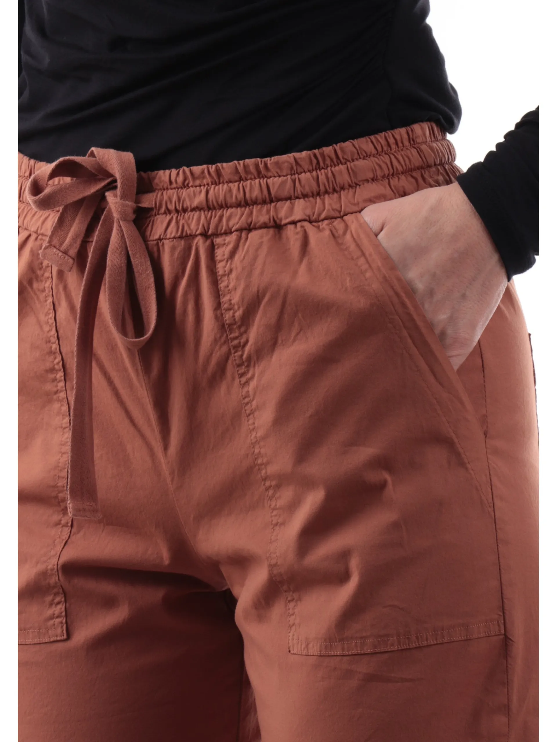 DEHA Pantaloni*Pantaloni tuta marroni con risvolto da donna in popeline A00645