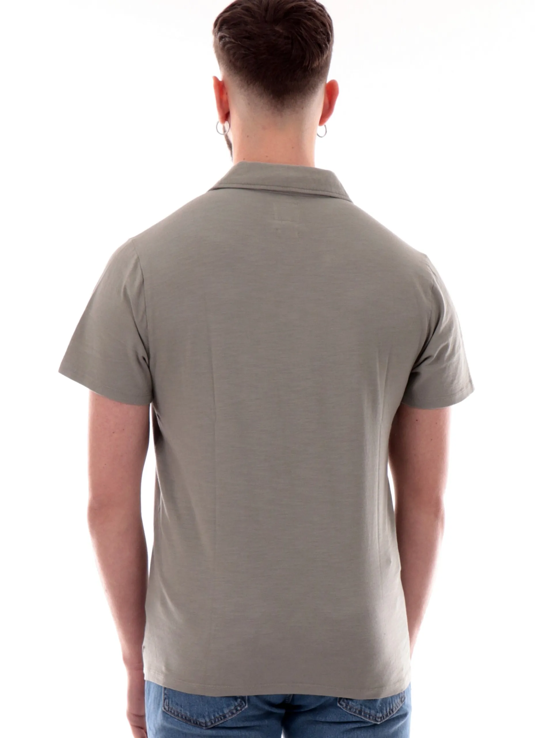 GUESS Polo*Polo verde scollo a V da uomo con taschino M5GP24KC6U1