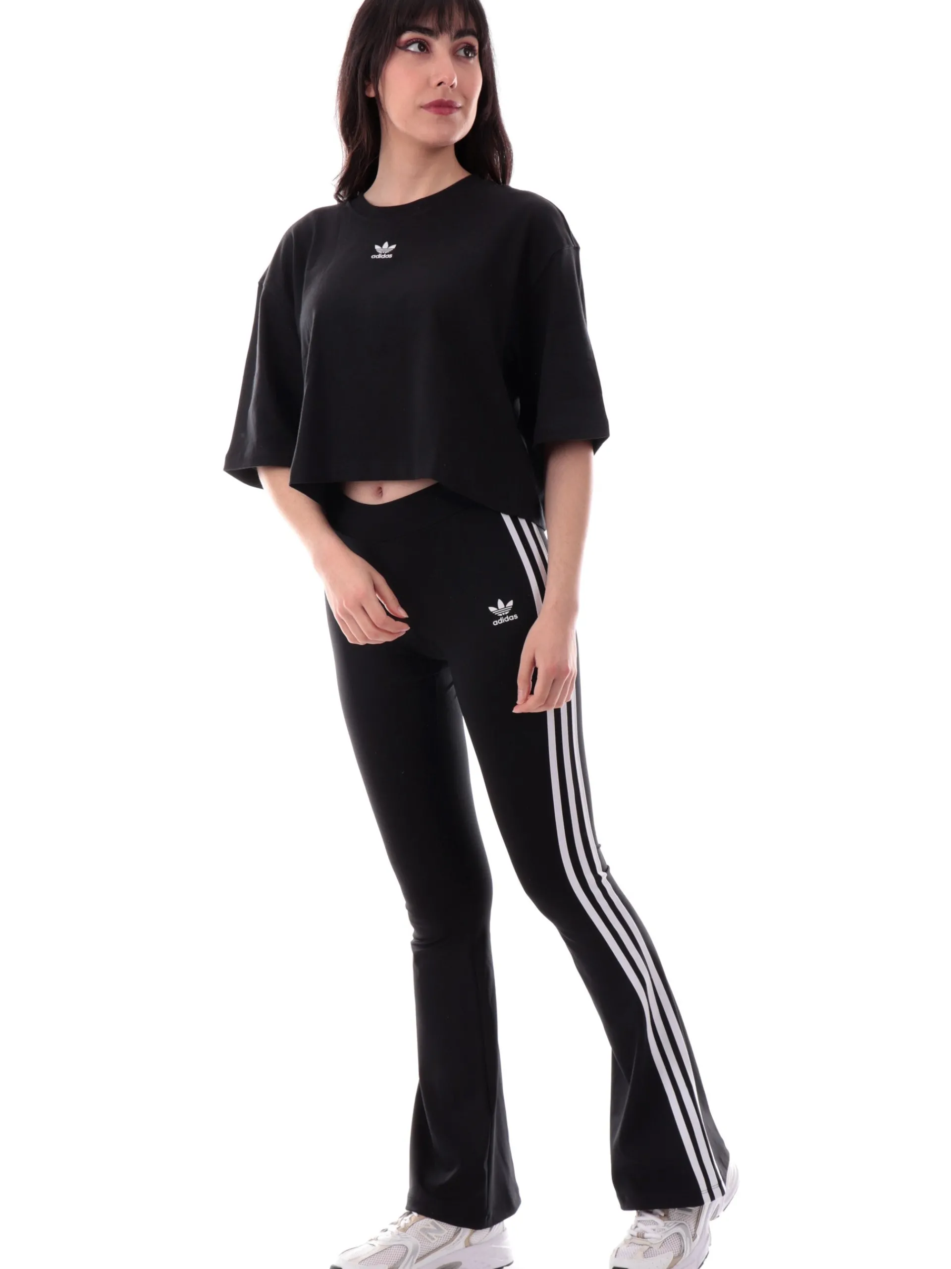 ADIDAS ORIGINALS T-Shirt*T-shirt Adidas crop nera da donna con trifoil IW5706